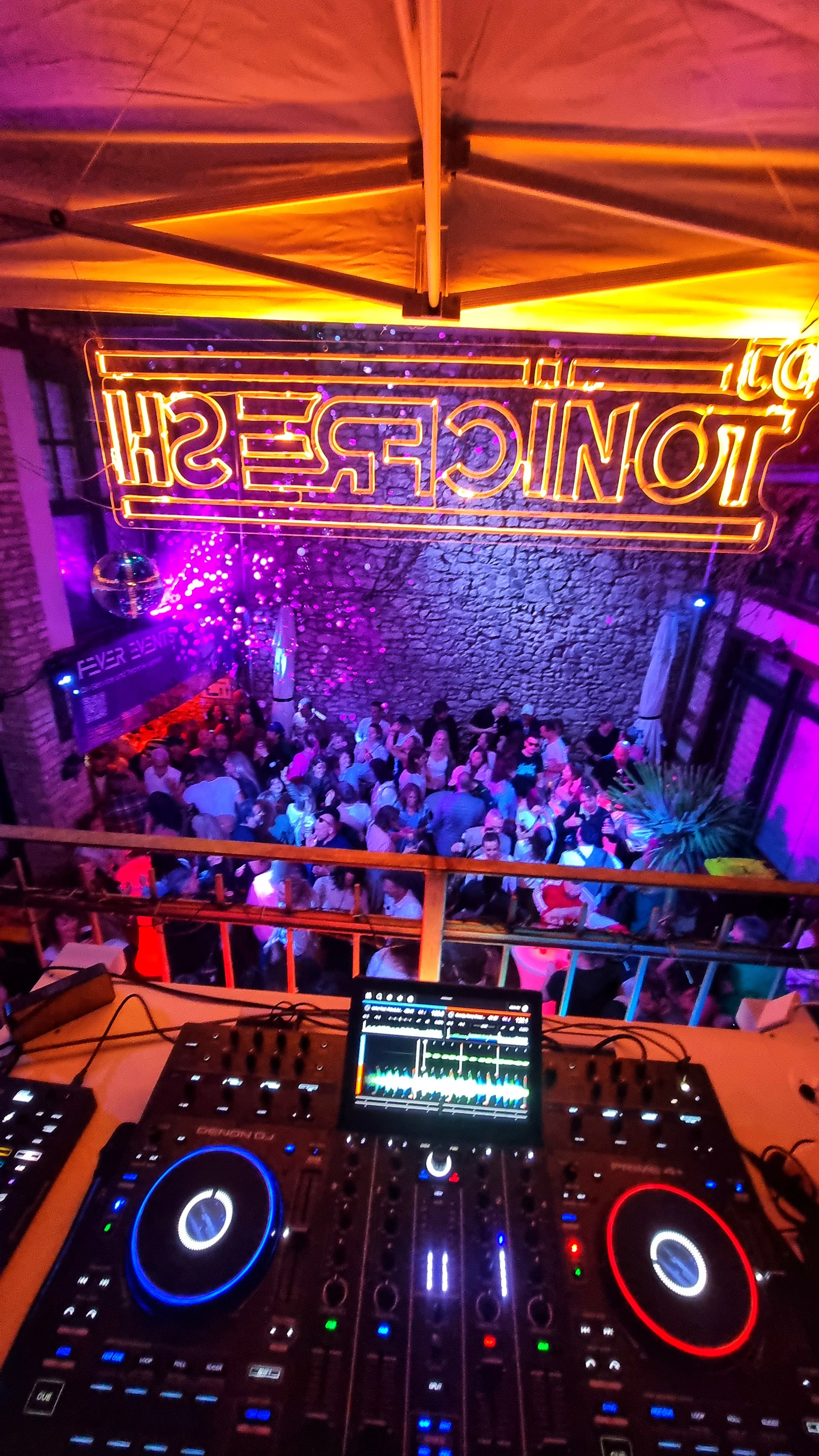 Erdbeerfest im Colonia Erbachus Hof mit DJ tonicfresh