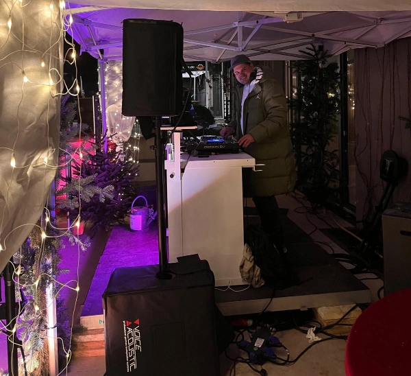 DJ Performance